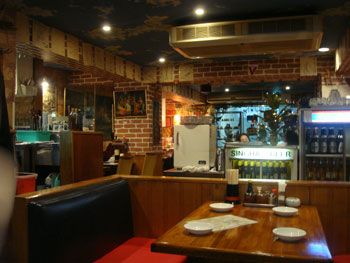 カンボジア料理 アンコールワット 代々木 店内