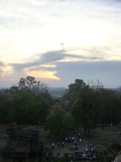 プノンバケンの夕日