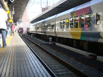 お座敷列車　入線