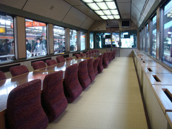 お座敷列車 室内